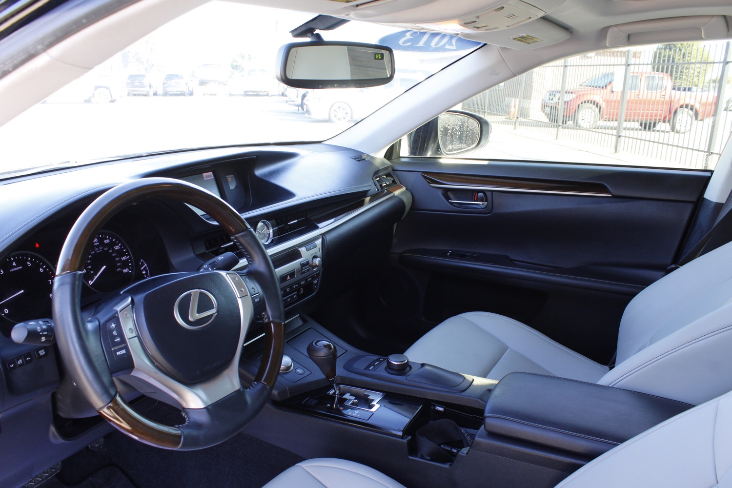 2013 Lexus ES 350 Sedan 11