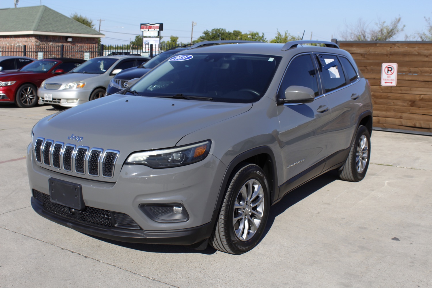 2021 Jeep Cherokee Latitude Plus FWD 2