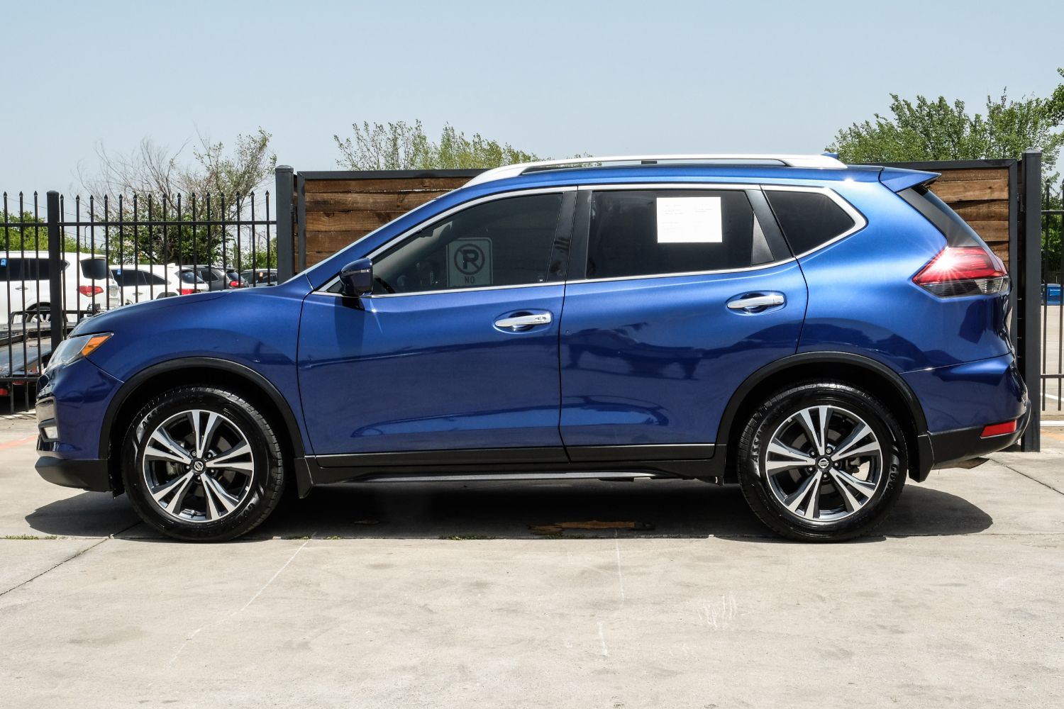 2020 Nissan Rogue SV 2WD 16