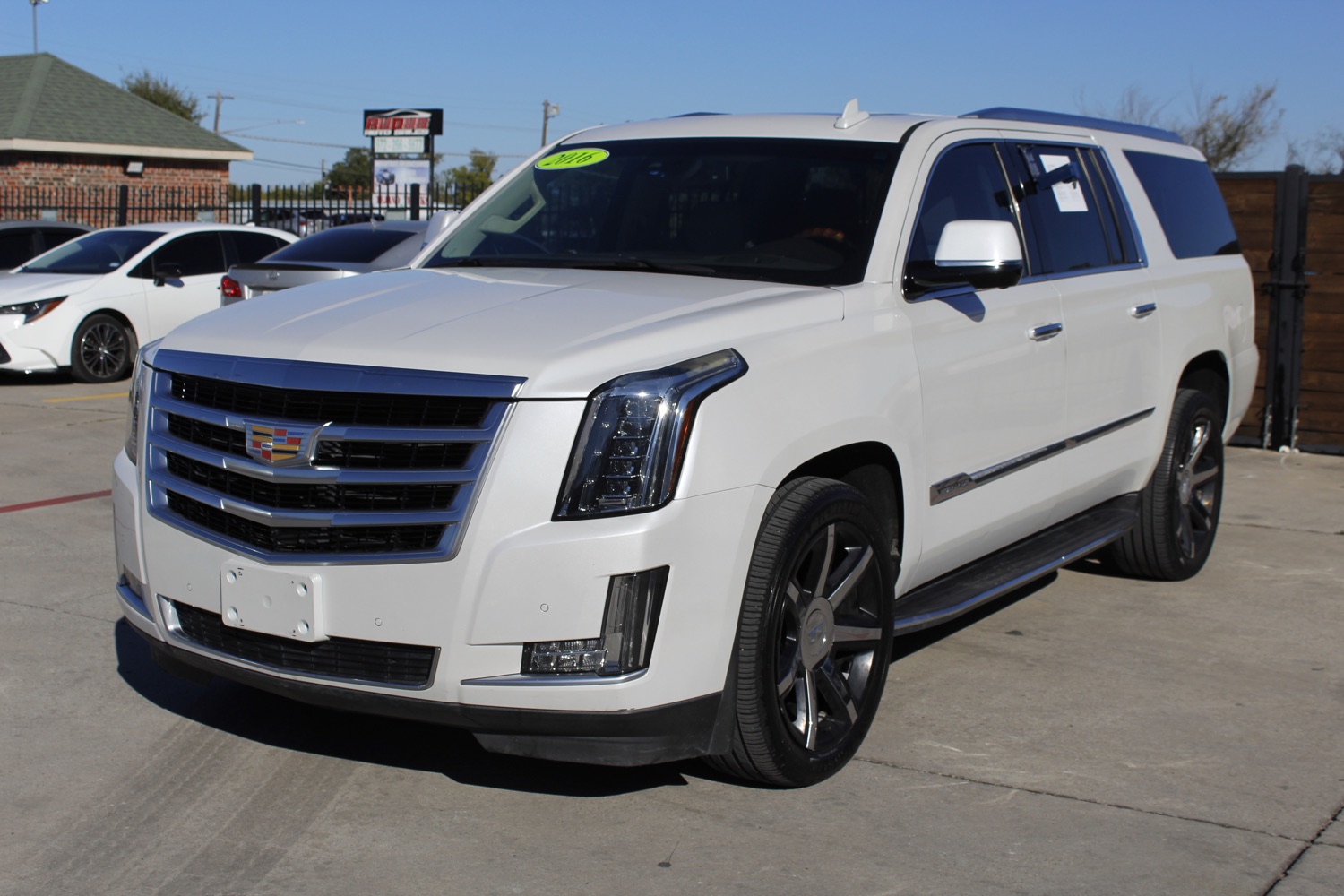 2016 Cadillac Escalade ESV 2WD Luxury 2