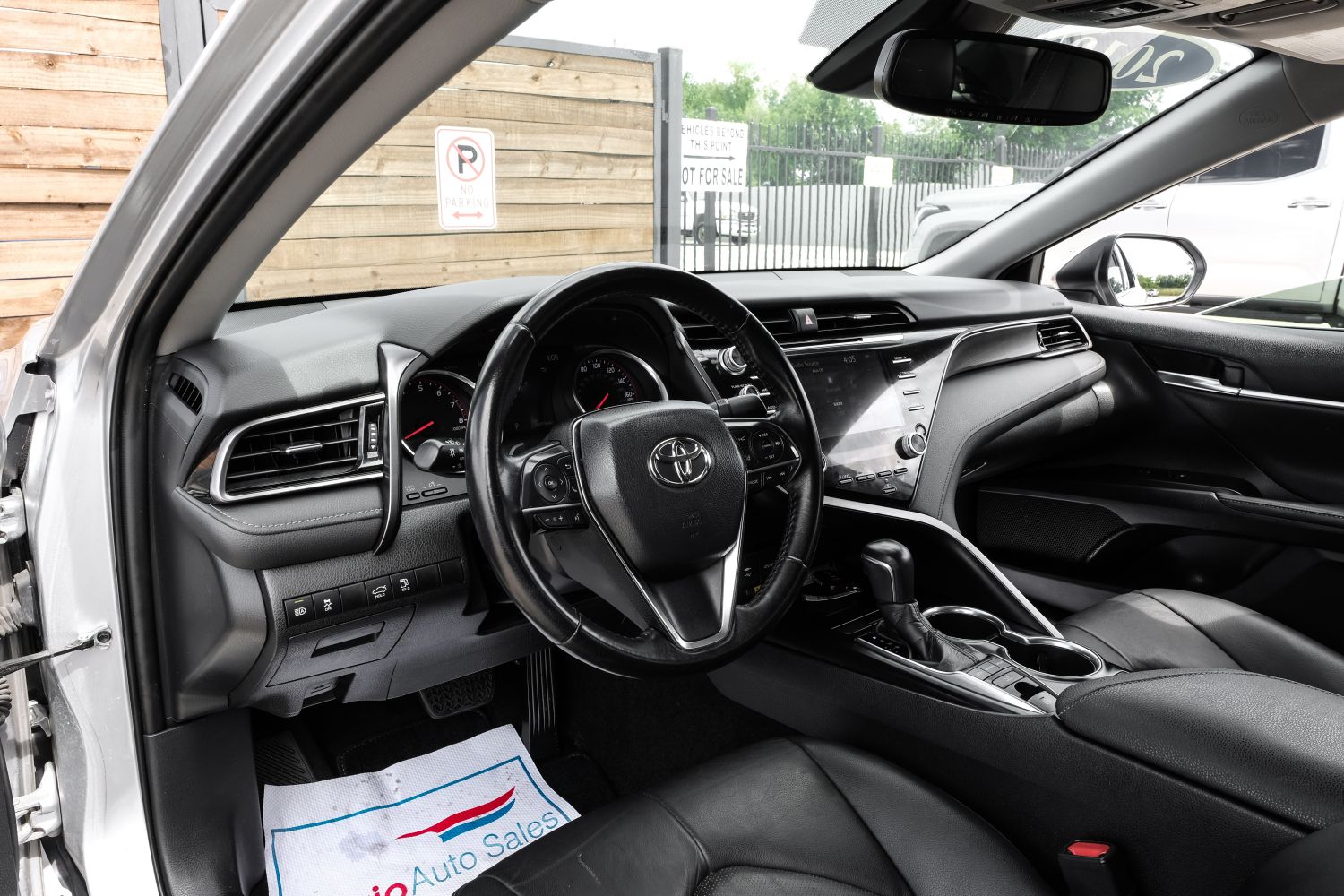 2019 Toyota Camry XSE 3