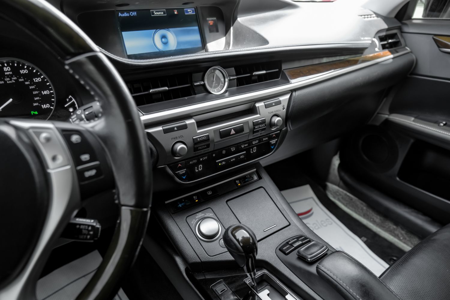 2015 Lexus ES 350 Sedan 30