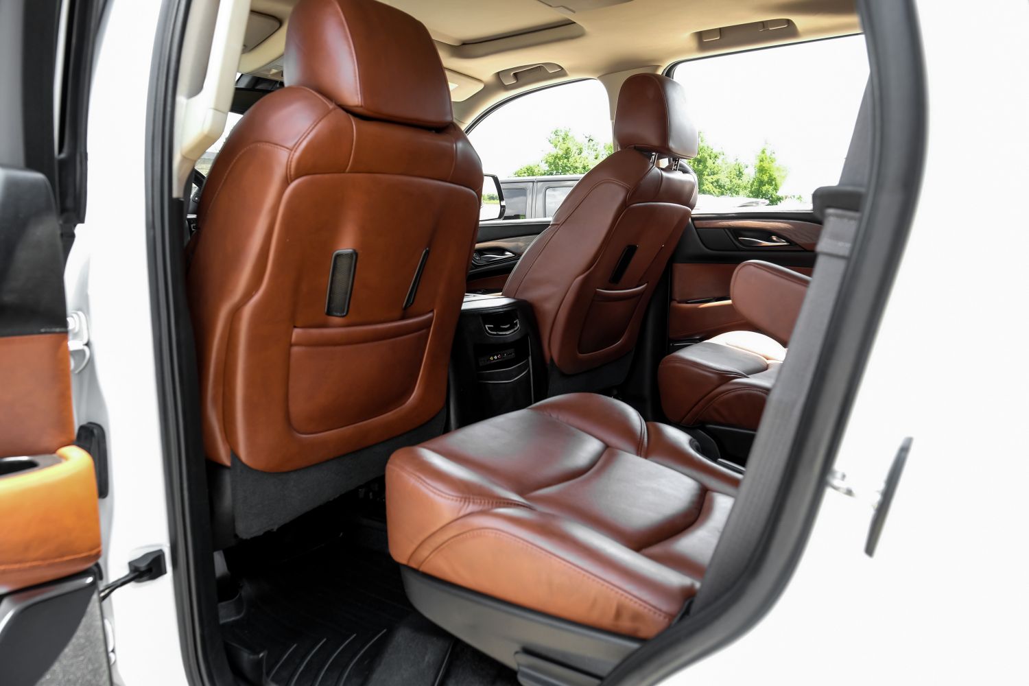 2016 Cadillac Escalade Luxury 4WD 38