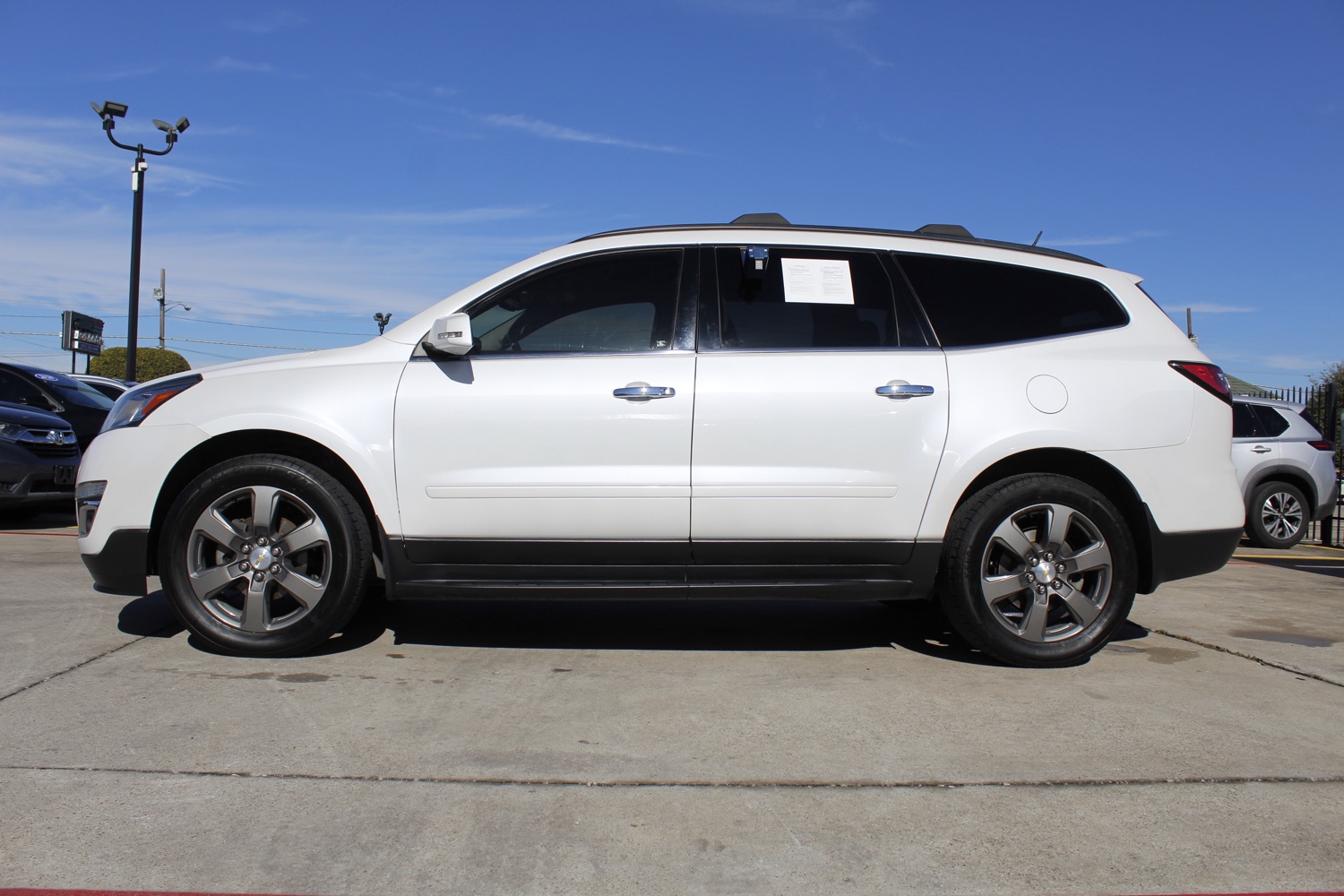 2017 Chevrolet Traverse 2LT FWD 3