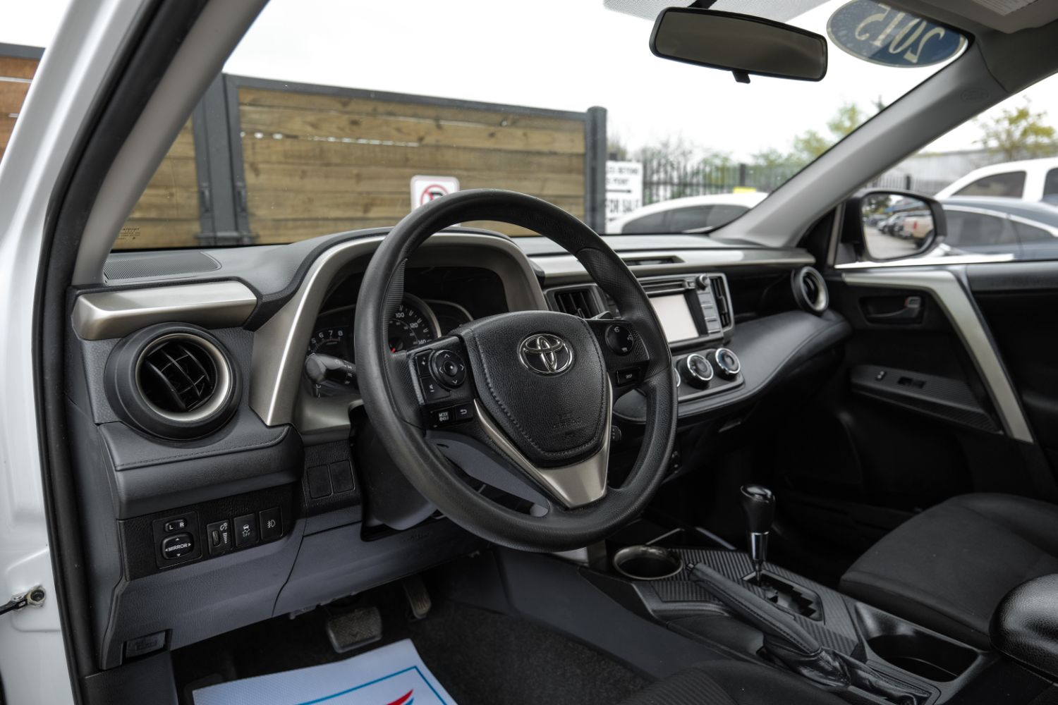 2015 Toyota RAV4 LE FWD 3