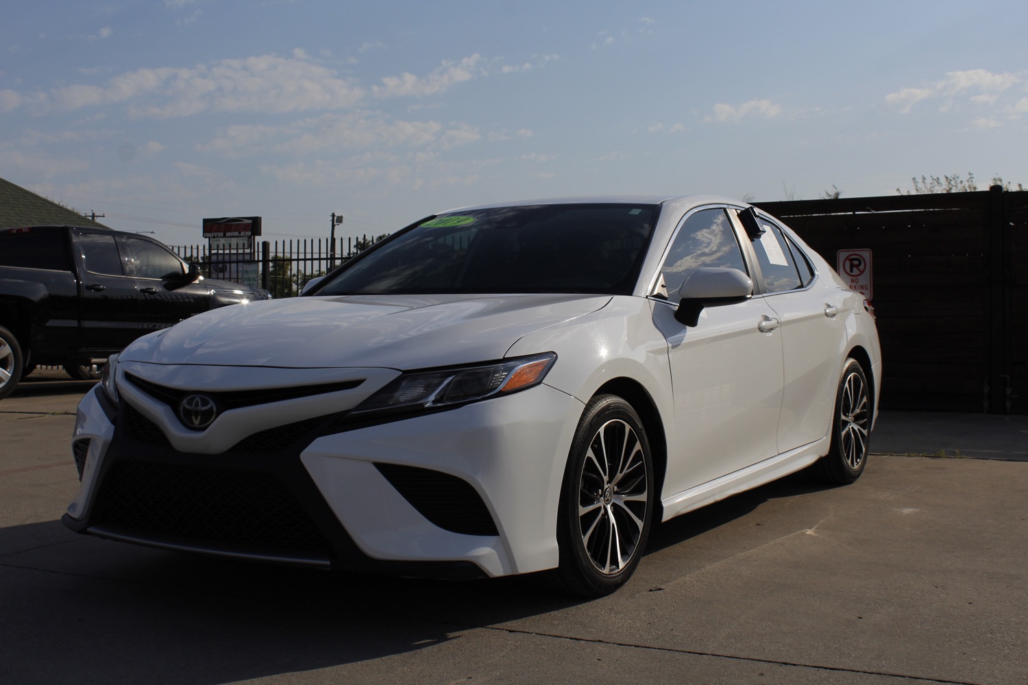 2019 Toyota Camry SE 2