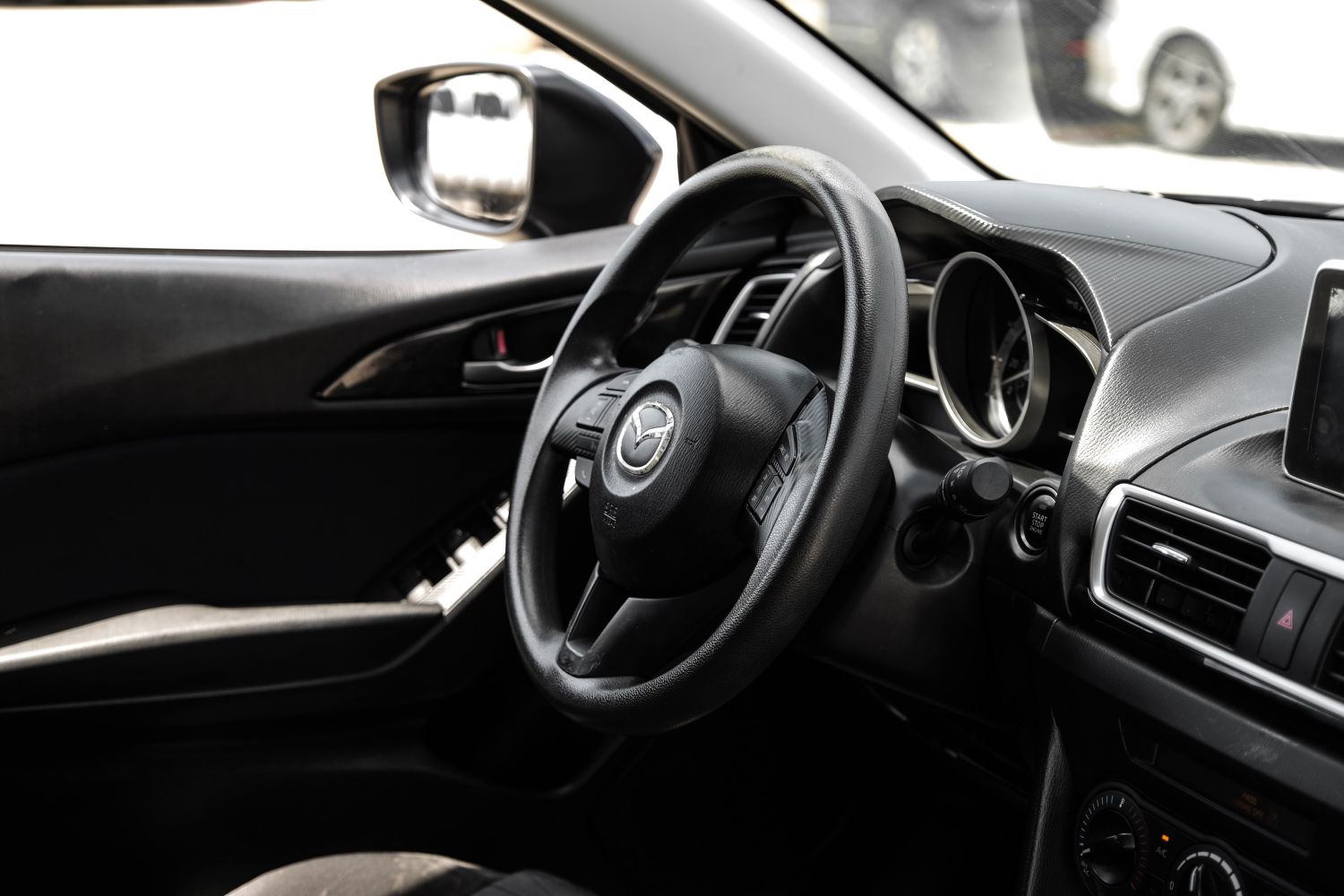 2015 Mazda MAZDA3 i Sport MT 5-Door 22