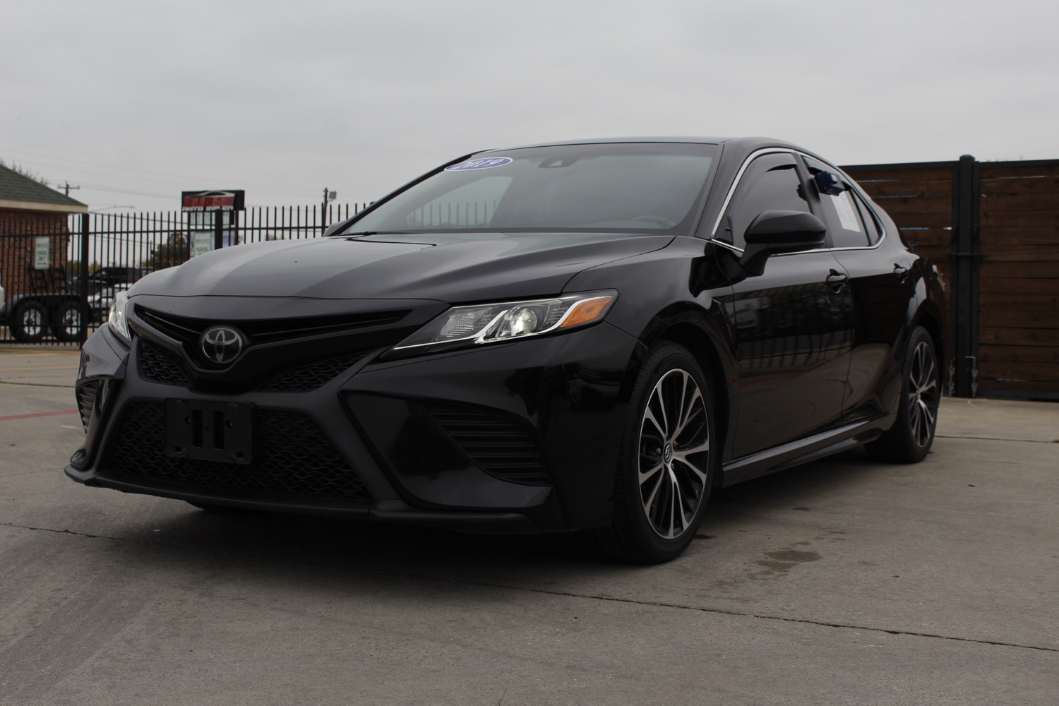 2019 Toyota Camry SE 2