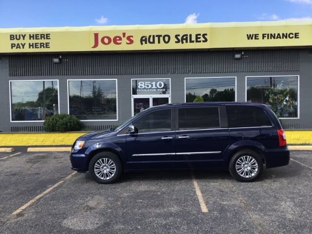 2016-Chrysler-Town & Country