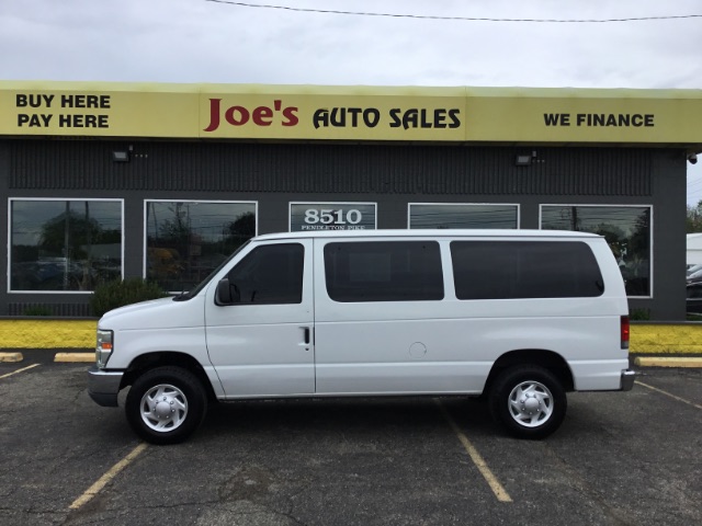 2011-Ford-E-350 Super Duty