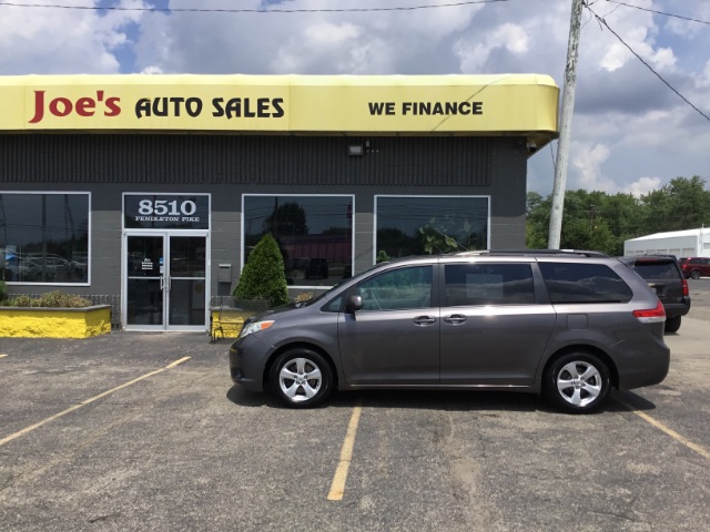 2013-Toyota-Sienna