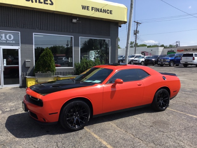 2016 Dodge Challenger SXT's photo
