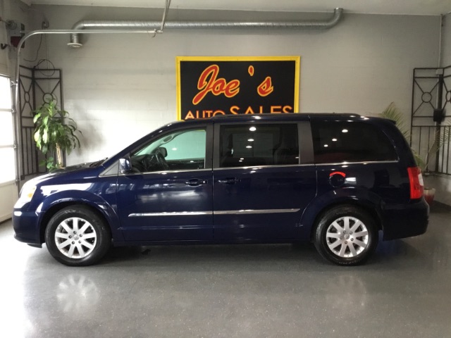 2014-Chrysler-Town & Country