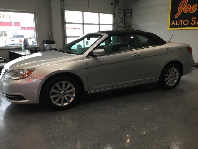 2011 Chrysler 200 Touring's photo