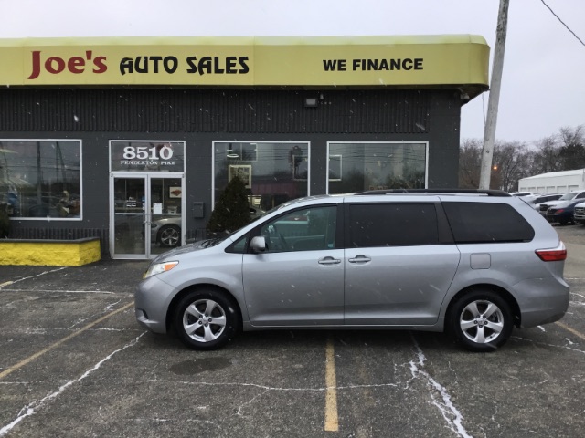 2015-Toyota-Sienna