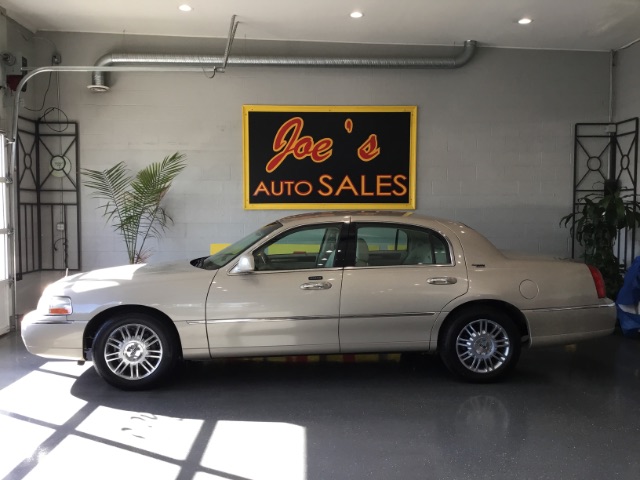 2008-Lincoln-Town Car