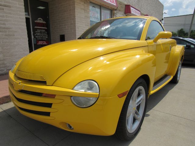 2004 Chevrolet SSR LS RWD