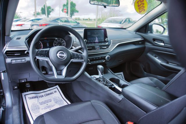 2025 Nissan Altima SV - Photo 12