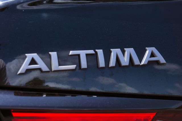 2025 Nissan Altima SV - Photo 9