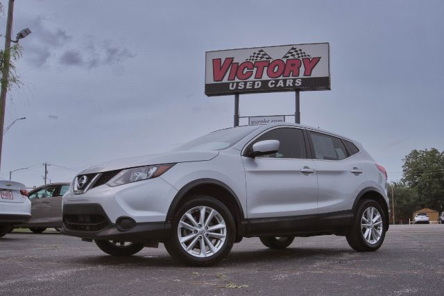 2017 Nissan Rogue Sport S FWD's photo