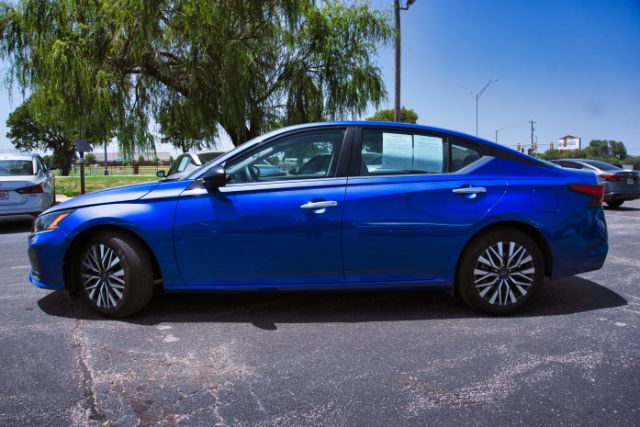 2025 Nissan Altima SV - Photo 8