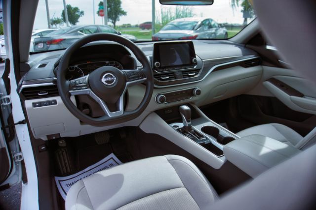 2025 Nissan Altima SV - Photo 12