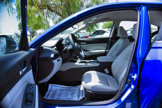 2025 Nissan Altima SV - Photo 10