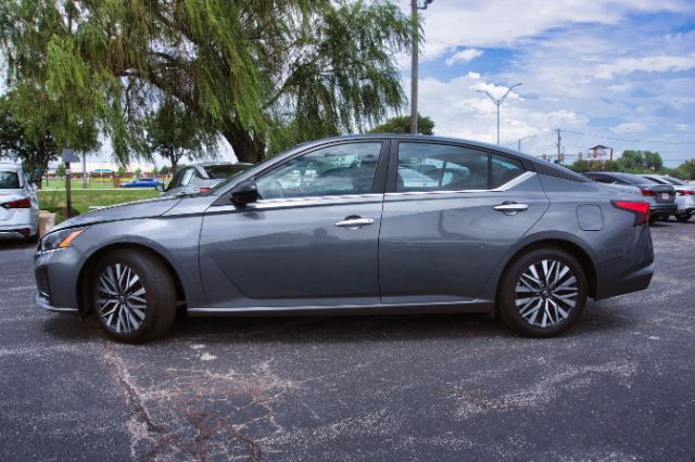 2025 Nissan Altima SV - Photo 8