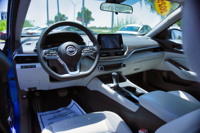 2025 Nissan Altima SV - Photo 12