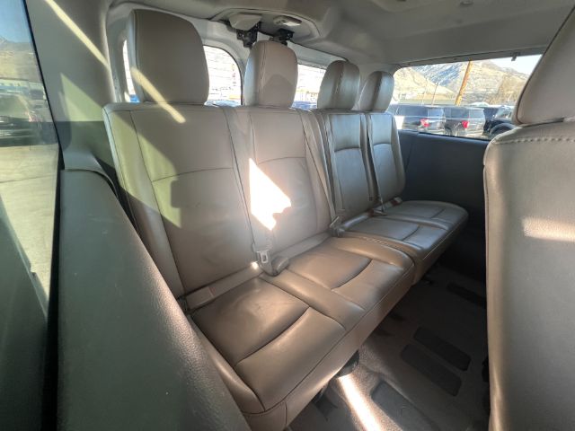 2014 Nissan NV Passenger 3500 SL V8 17