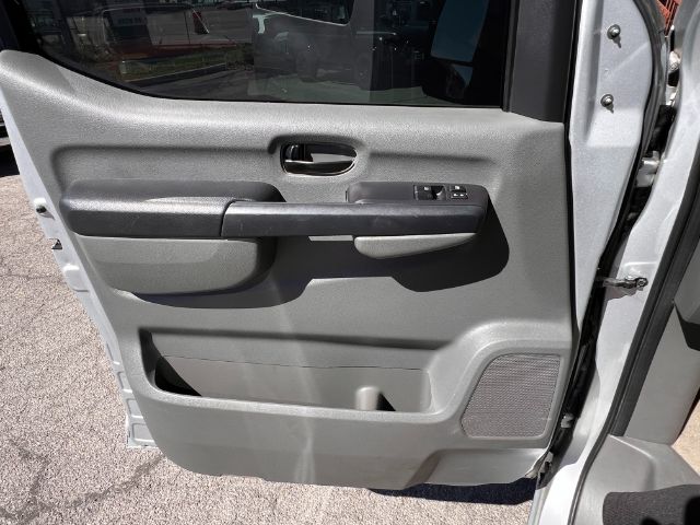 2013 Nissan NV Passenger 3500 SL V8 15