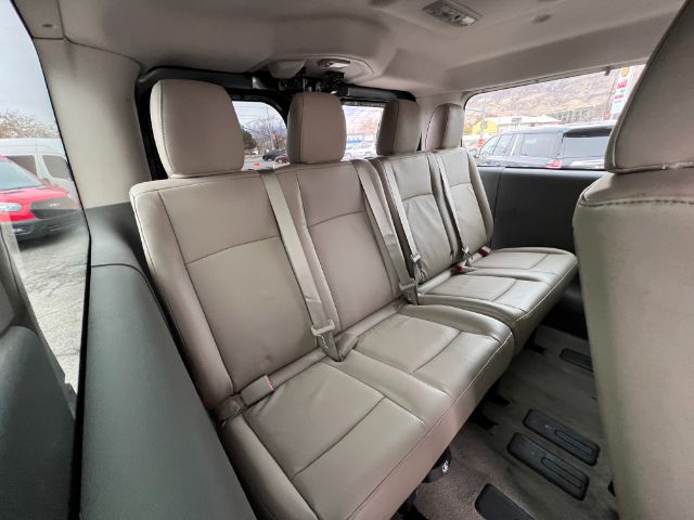 2016 Nissan NV Passenger 3500 SL V8 15