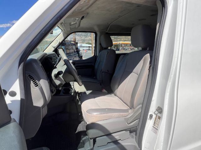 2016 Nissan NV Passenger 3500 S V8 10