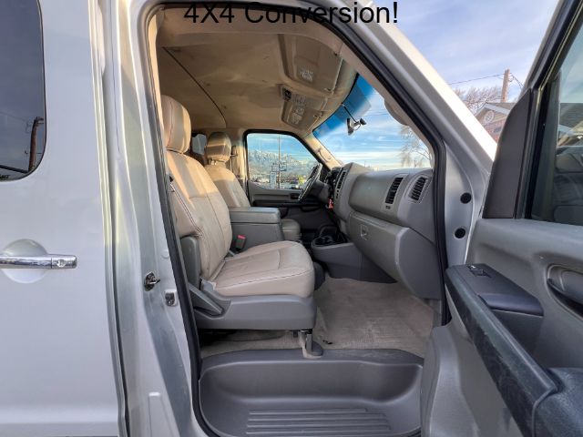 2018 Nissan NV Passenger 3500 SL V8 25