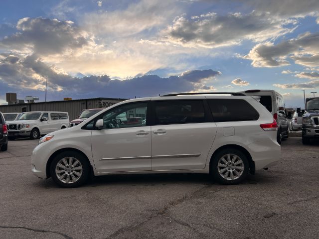 2012 Toyota Sienna Limited AWD 7-Passenger V6 4