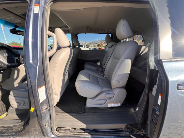 2015 Toyota Sienna XLE FWD 8-Passenger V6 16