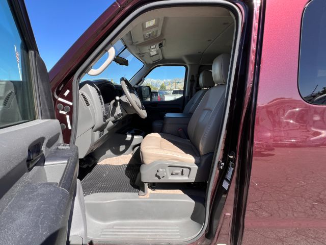 2013 Nissan NV Passenger 3500 SL V8 10