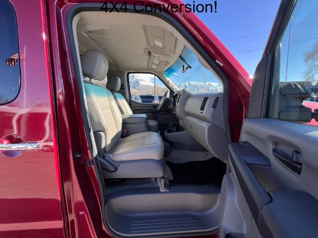 2019 Nissan NV Passenger 3500 SL V8 21