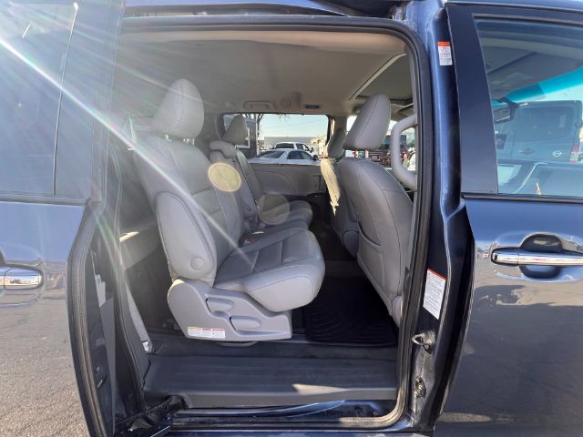 2015 Toyota Sienna XLE FWD 8-Passenger V6 20