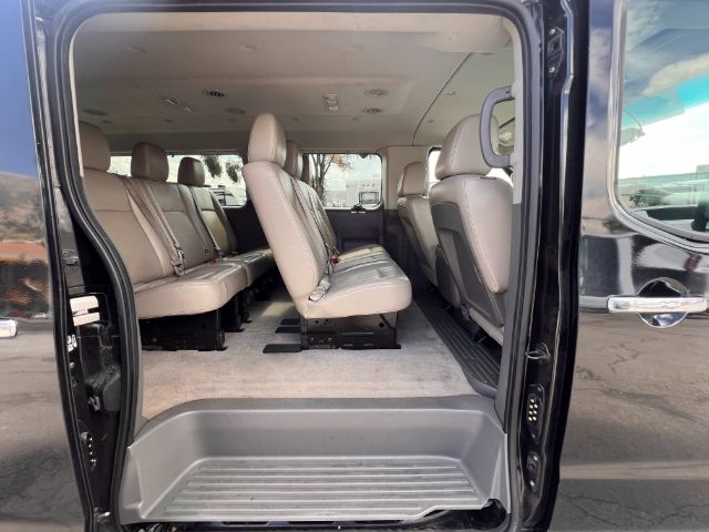 2014 Nissan NV Passenger 3500 SL V8 17