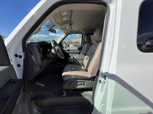 2019 Nissan NV Passenger 3500 SL V8 9