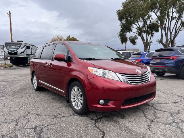 2015 Toyota Sienna XLE FWD 8-Passenger V6 7