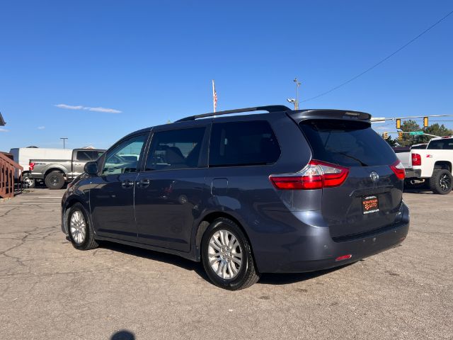 2015 Toyota Sienna XLE FWD 8-Passenger V6 3