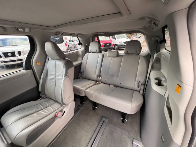 2012 Toyota Sienna Limited AWD 7-Passenger V6 15