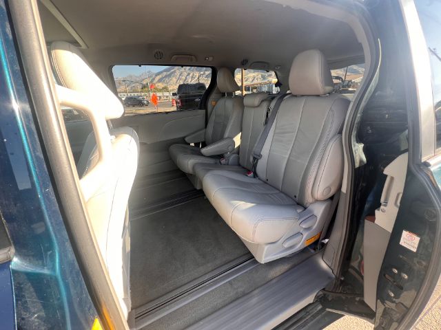 2012 Toyota Sienna XLE FWD 8-Passenger V6 19