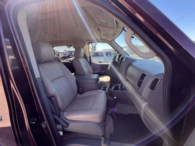 2013 Nissan NV Passenger 3500 SL V8 26