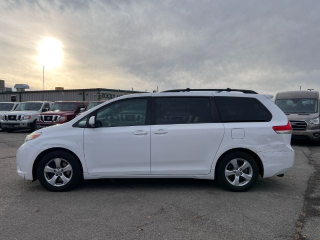 2013 Toyota Sienna LE FWD 8-Passenger V6 4