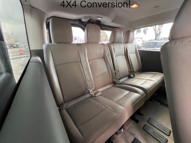 2014 Nissan NV Passenger 3500 SL V8 19