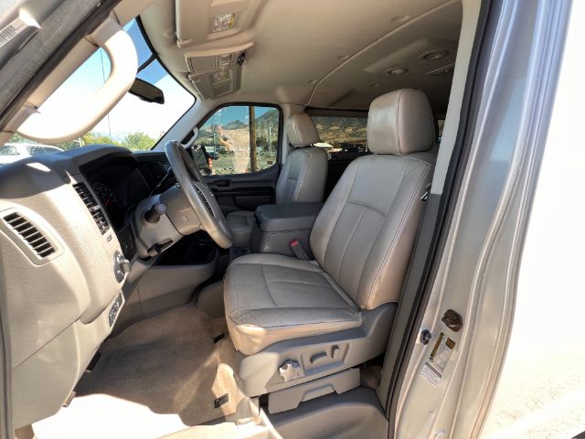 2013 Nissan NV Passenger 3500 SL V8 10