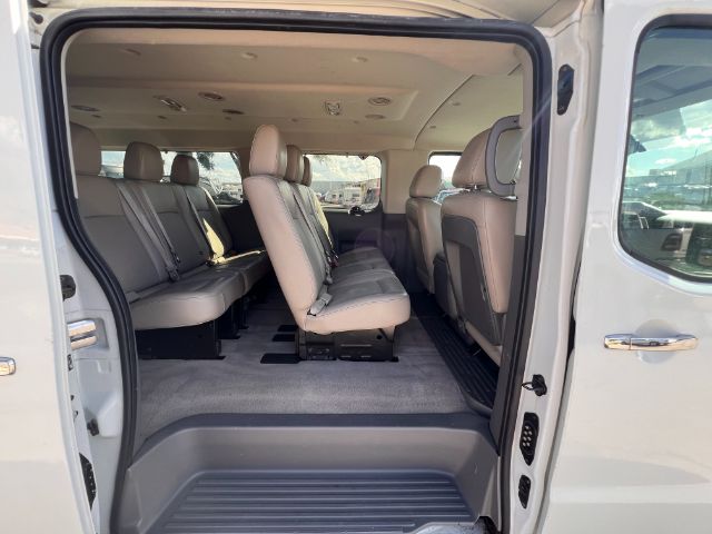 2019 Nissan NV Passenger 3500 SL V8 19